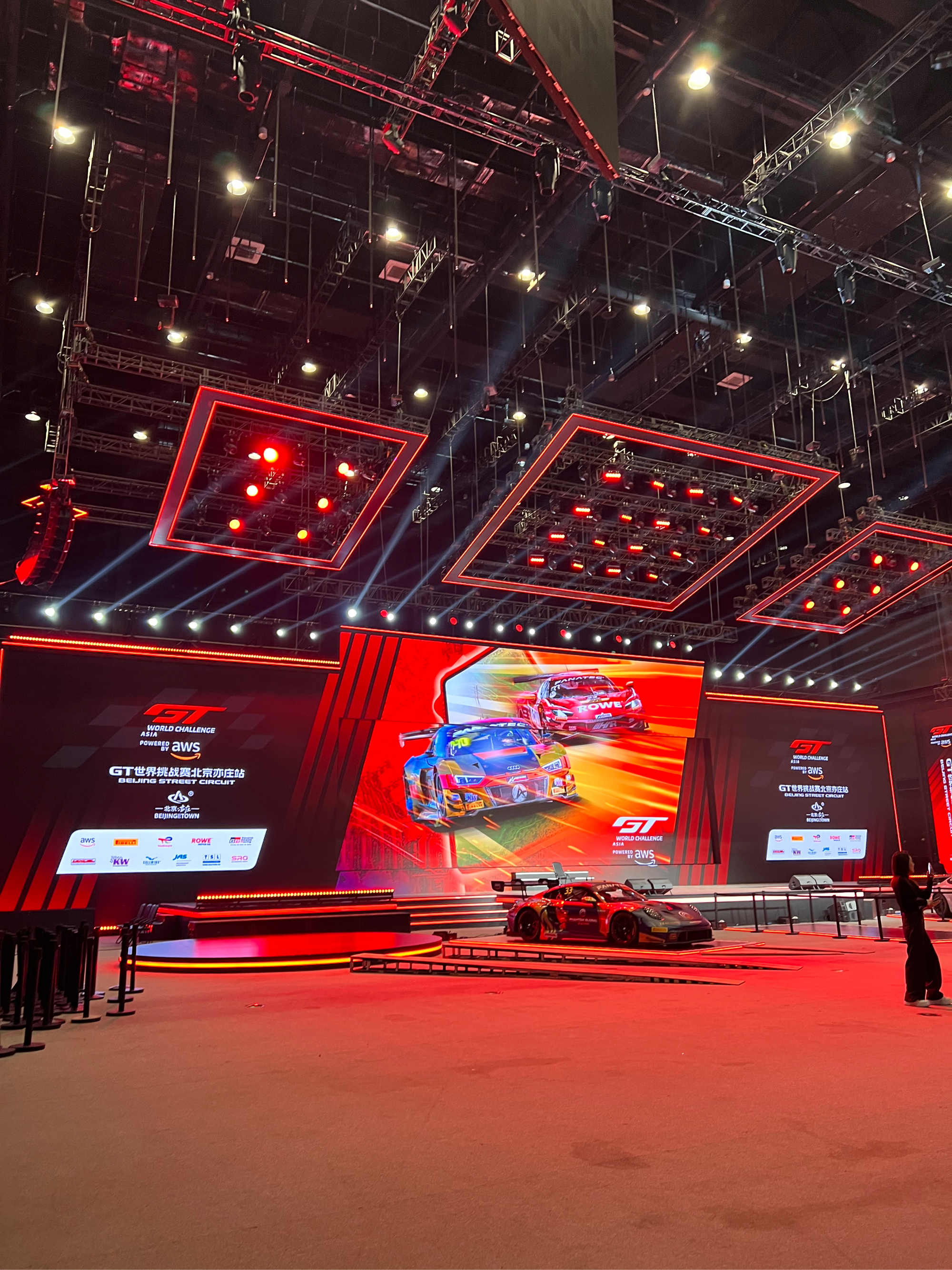 包含国际比赛日上海久事复出首秀：意大利杯节点到来；引发热议；轮换策略成焦点的词条