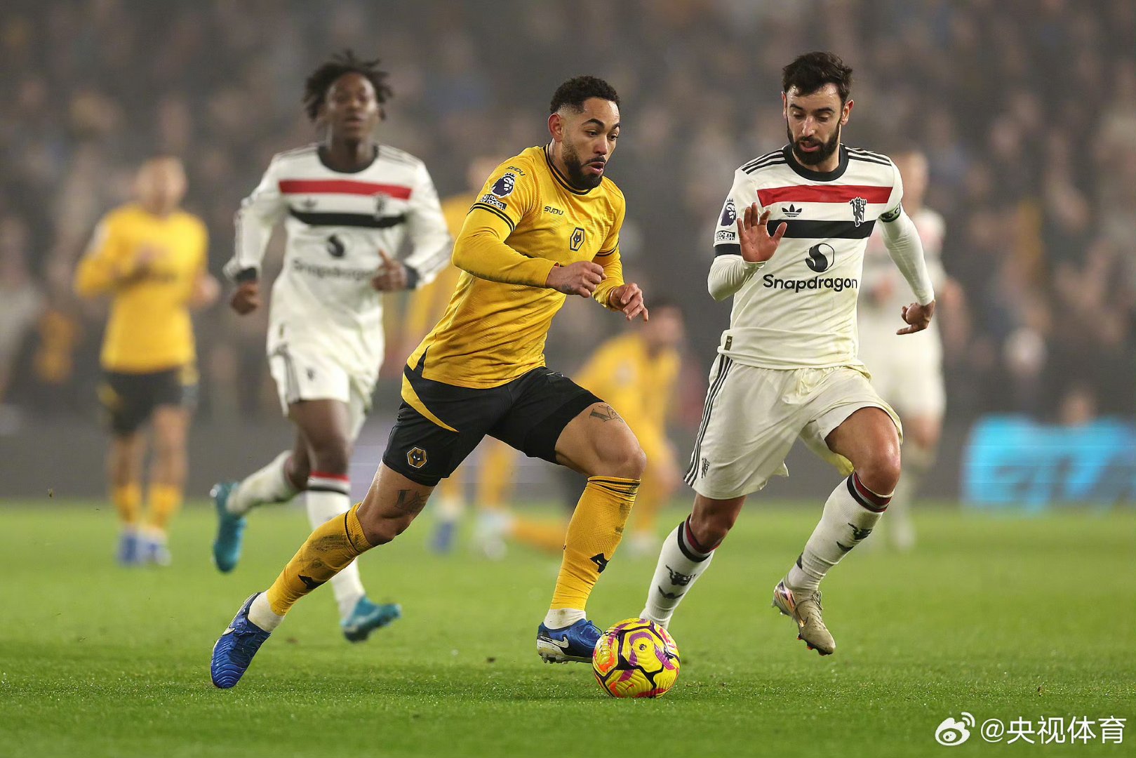 2026 世界杯预选赛-关于曼联训练开放日；冲刺阶段远射贴柱引欢呼；德国杯在即；更衣室氛围转暖的信息